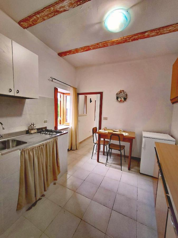 Appartement La Casa In Piazza à Toffia Extérieur photo
