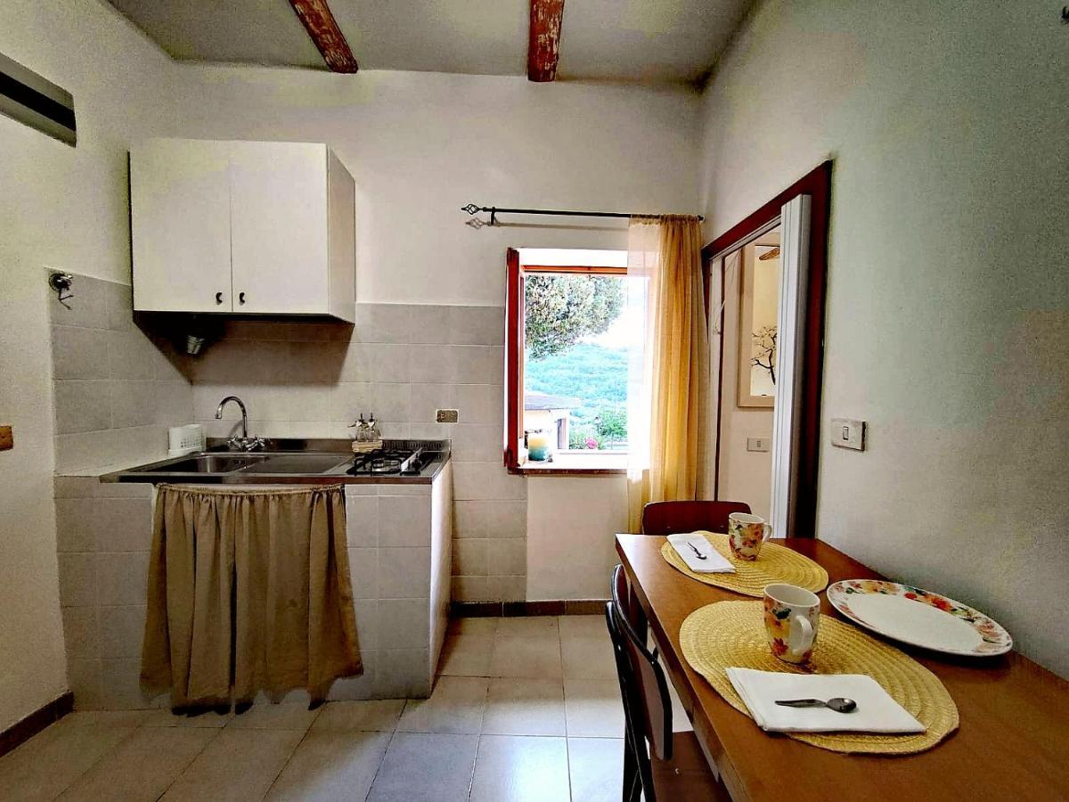 Appartement La Casa In Piazza à Toffia Extérieur photo