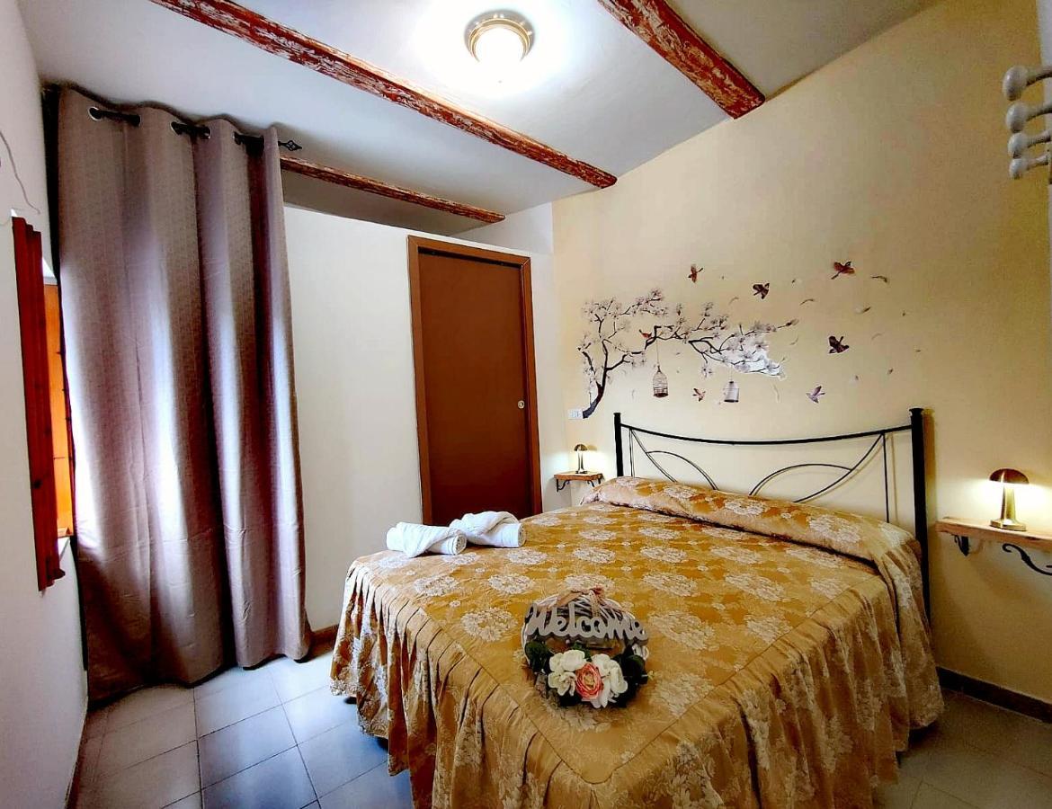 Appartement La Casa In Piazza à Toffia Extérieur photo