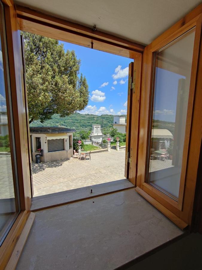 Appartement La Casa In Piazza à Toffia Extérieur photo