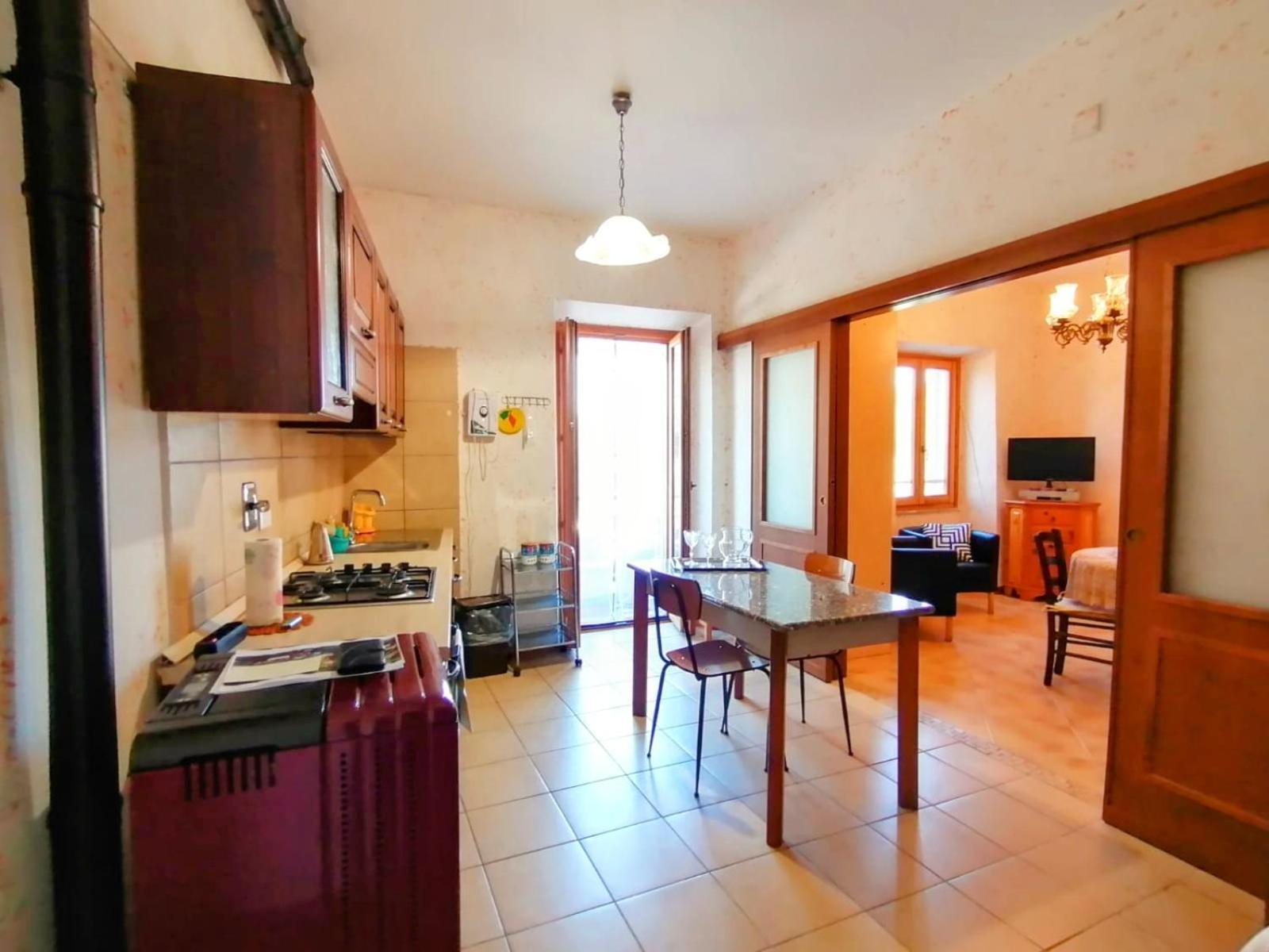 Appartement La Casa In Piazza à Toffia Extérieur photo