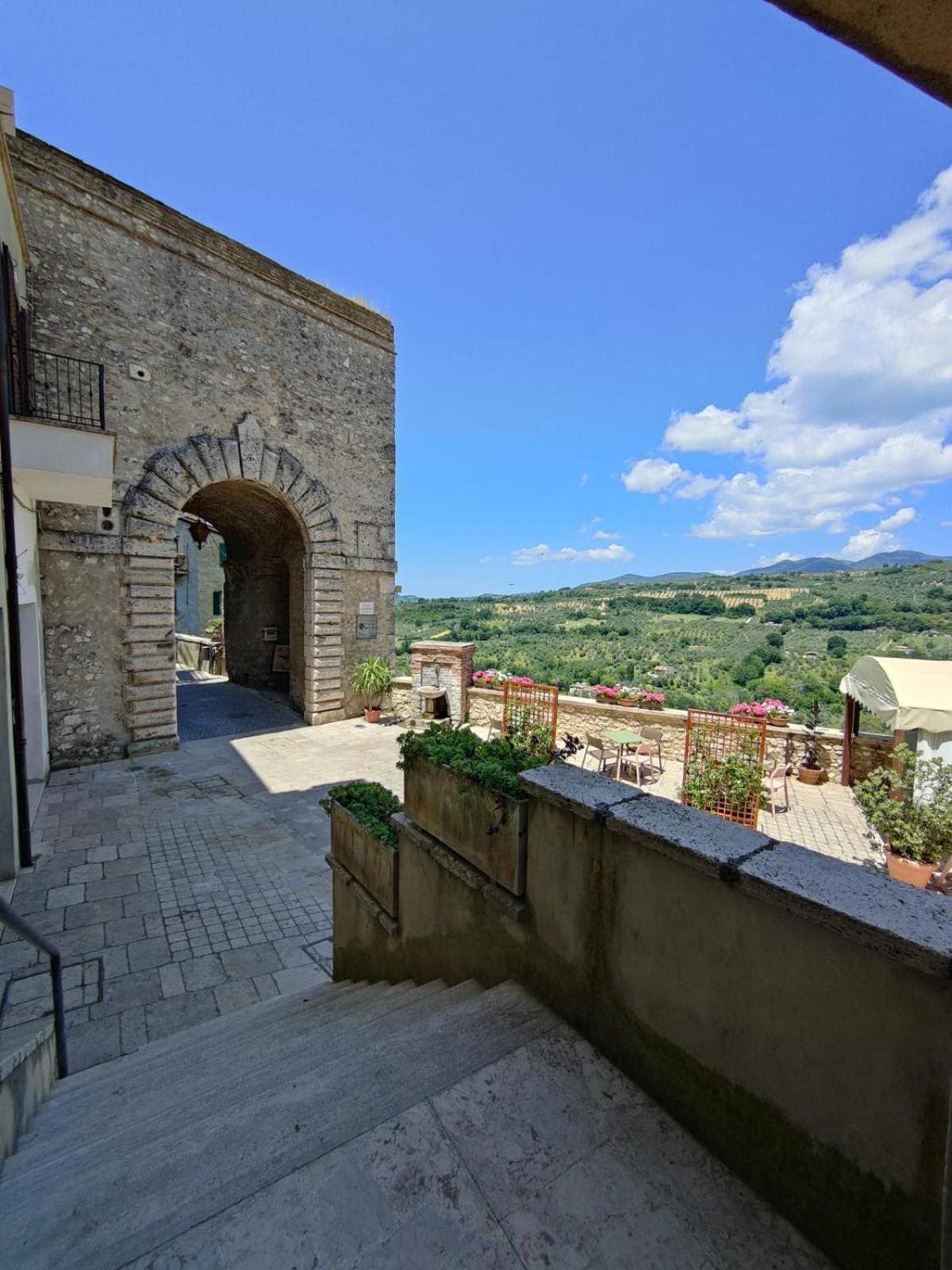 Appartement La Casa In Piazza à Toffia Extérieur photo