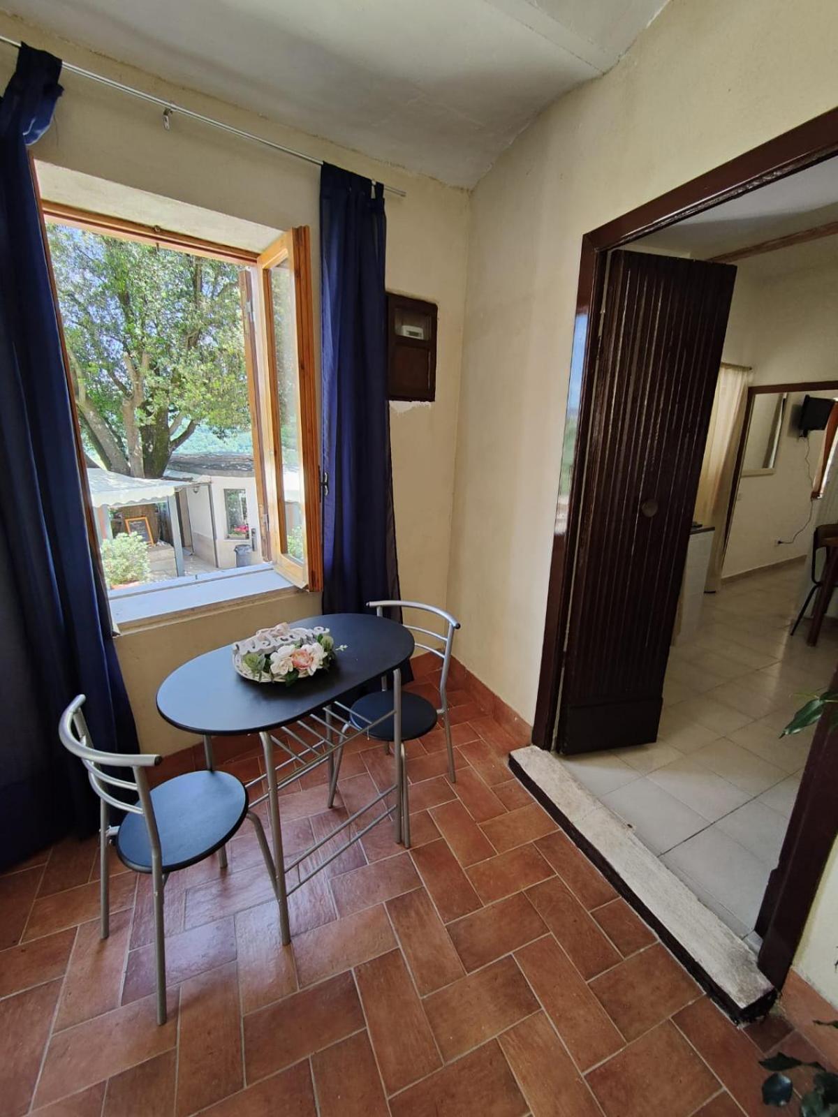 Appartement La Casa In Piazza à Toffia Extérieur photo