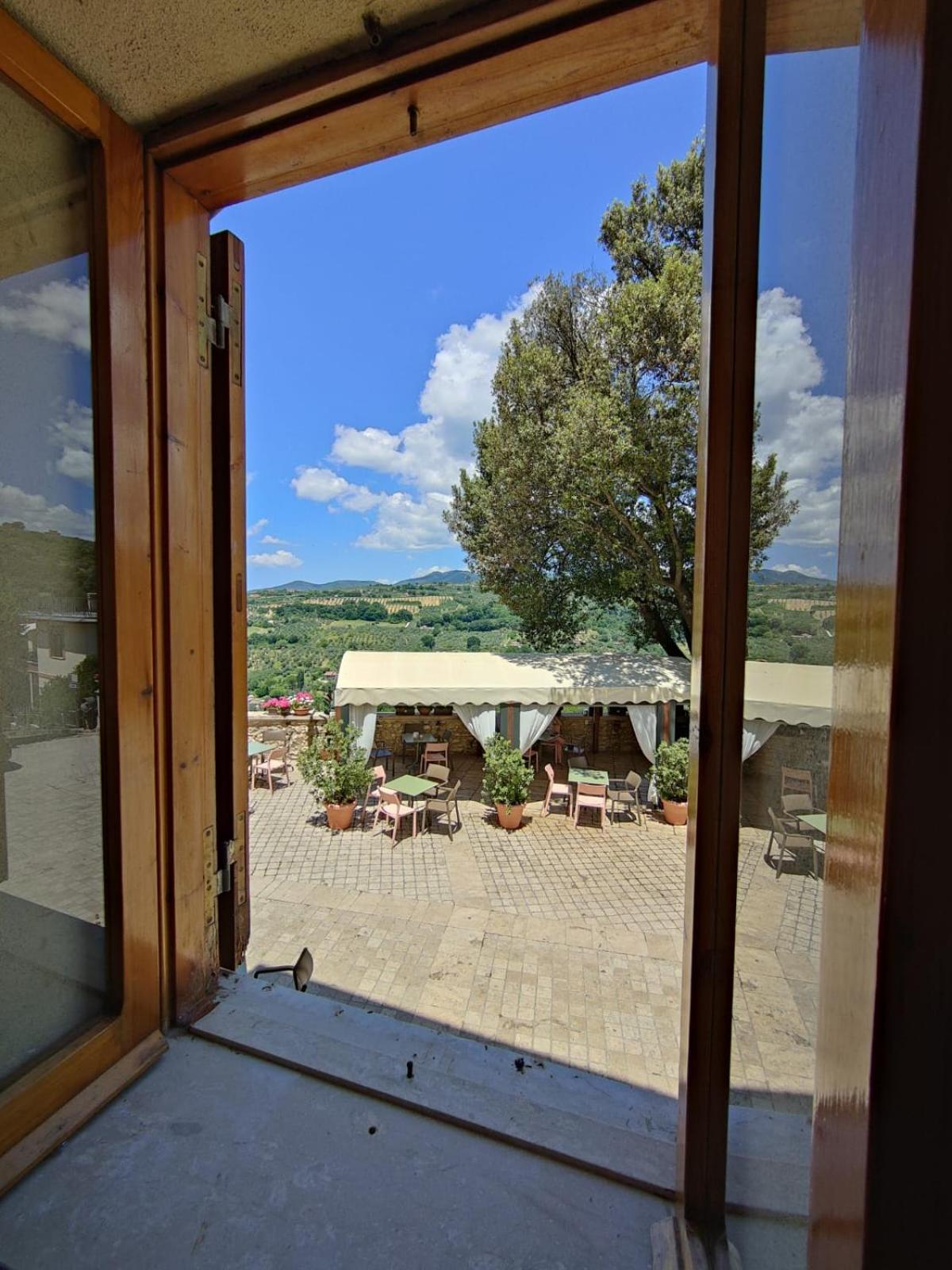 Appartement La Casa In Piazza à Toffia Extérieur photo