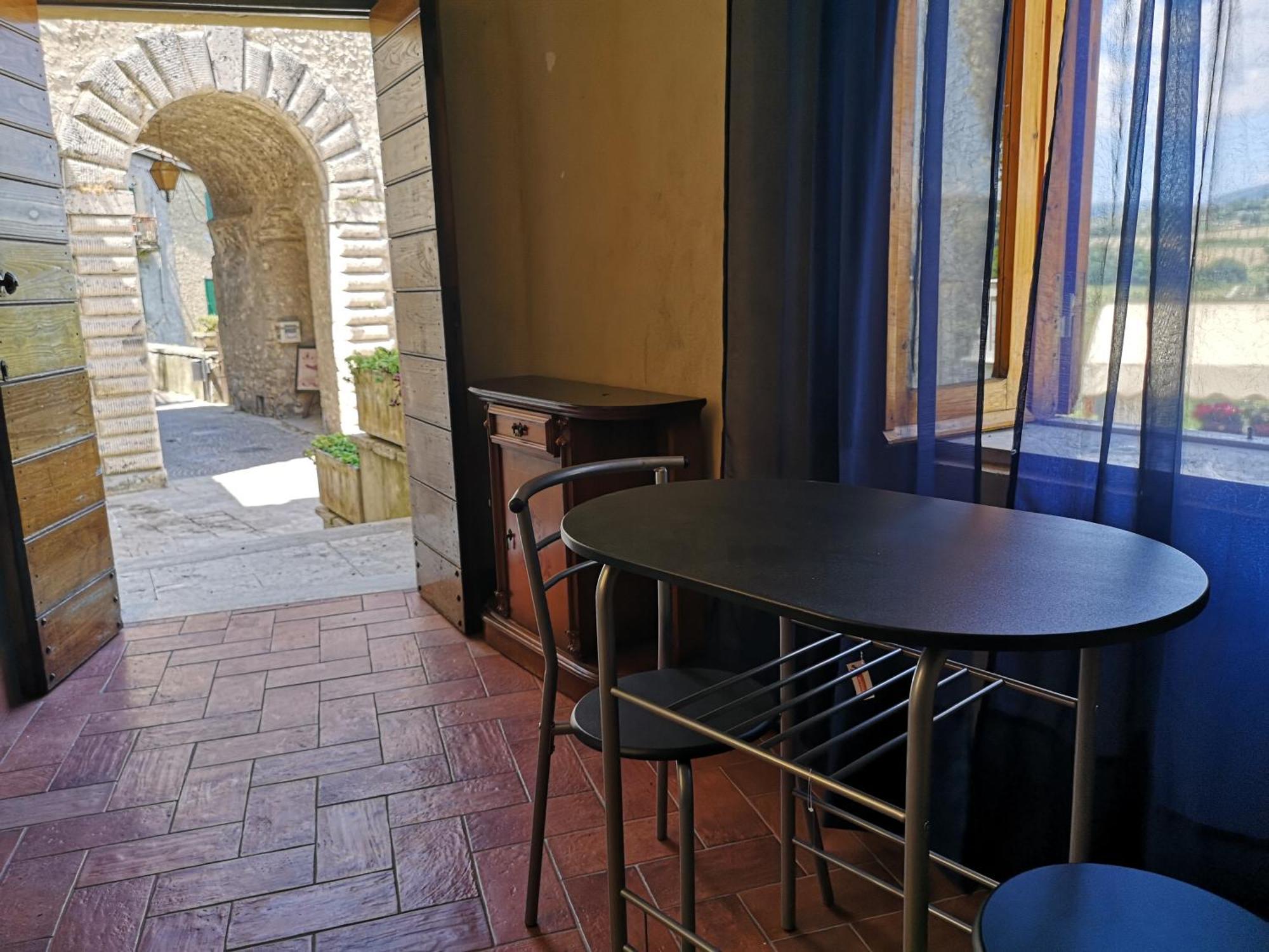 Appartement La Casa In Piazza à Toffia Extérieur photo