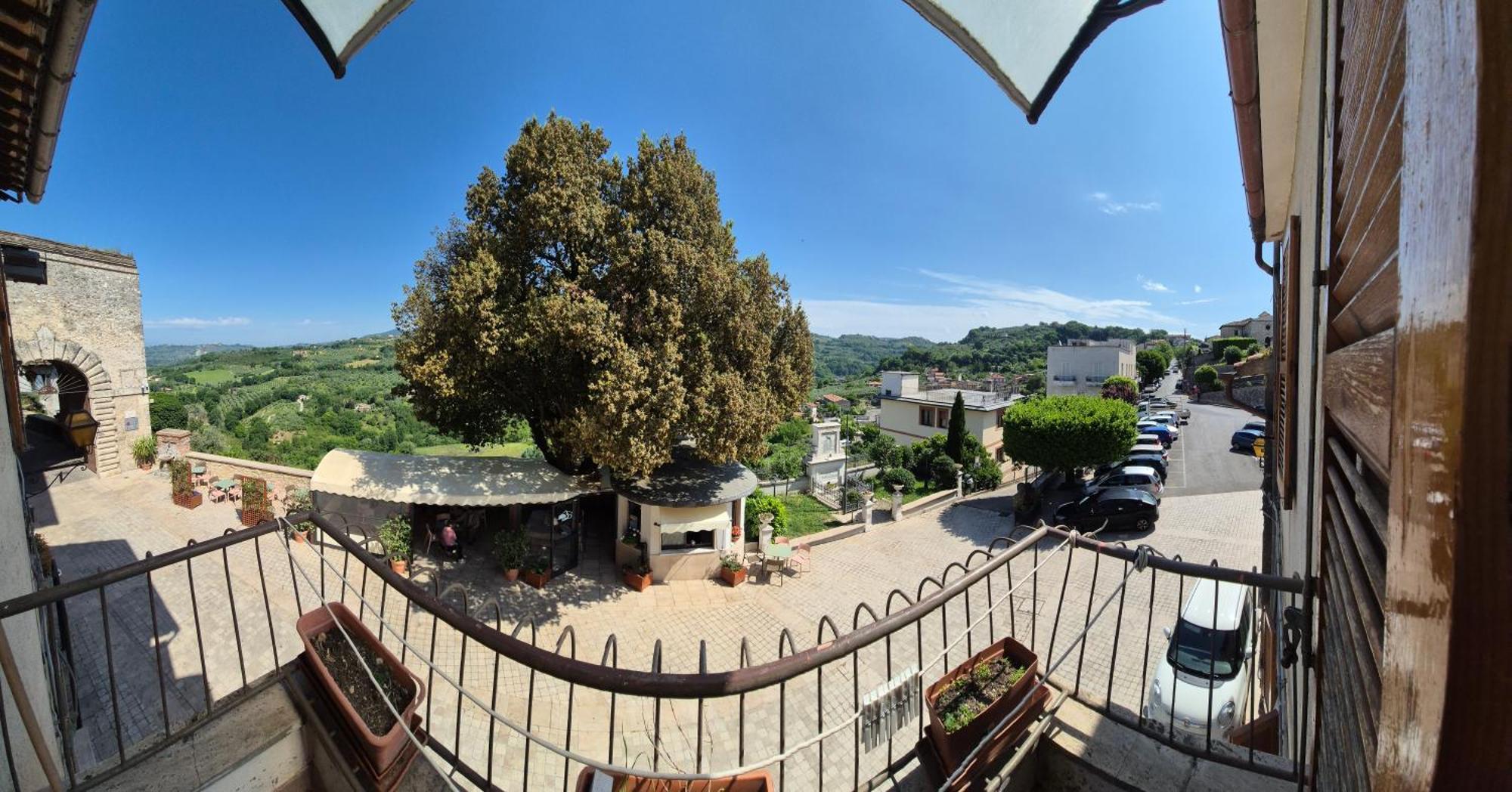 Appartement La Casa In Piazza à Toffia Extérieur photo
